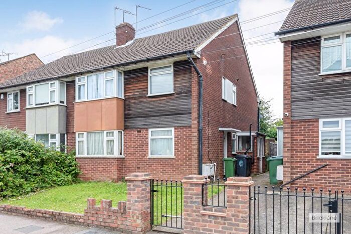 2 Bedroom Flat To Rent In Hatch Lane, London, E4