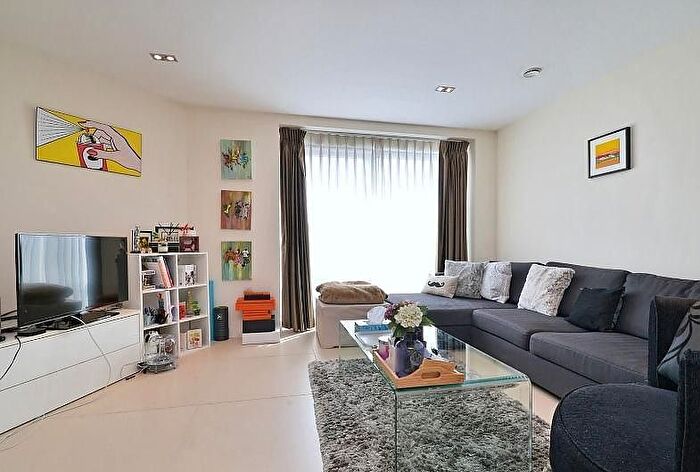 1 Bedroom Flat To Rent In Bezier Apartments, City Road, Old Street, Shoreditch, London, EC1Y