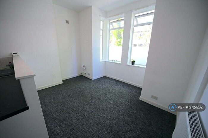 1 Bedroom Flat To Rent In Marlborough Avenue, Hull, HU5