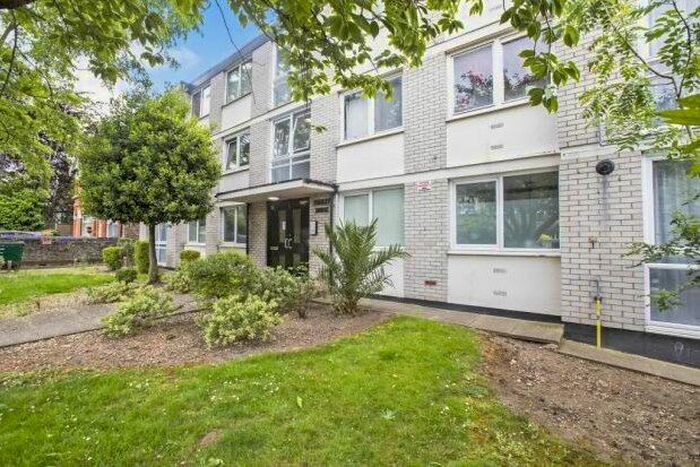 1 Bedroom Flat To Rent In Hainault Road, London, E11