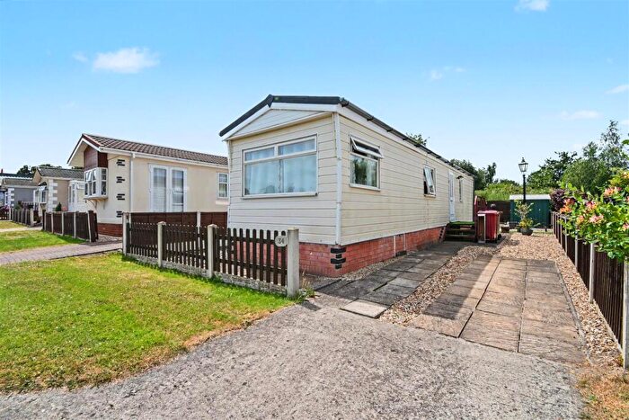 2 Bedroom Bungalow For Sale In Main Avenue, Ashfield Park, Scunthorpe, DN17