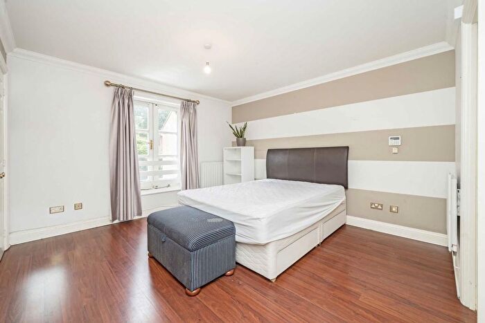 6 Bedroom Semi-Detached House For Sale In Alexandra Park Road, London, N22