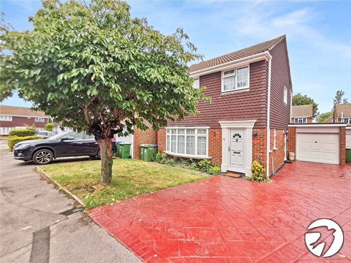 3 Bedroom Detached House To Rent In Austral Close, Sidcup, DA15