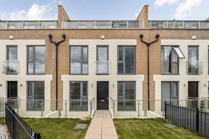 5 Bedroom Property For Sale In Gunnersbury Mews, Chiswick, W4