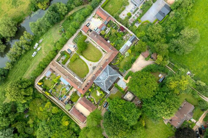 4 Bedroom End Of Terrace House For Sale In Ancliff Square, Avoncliff, BA15