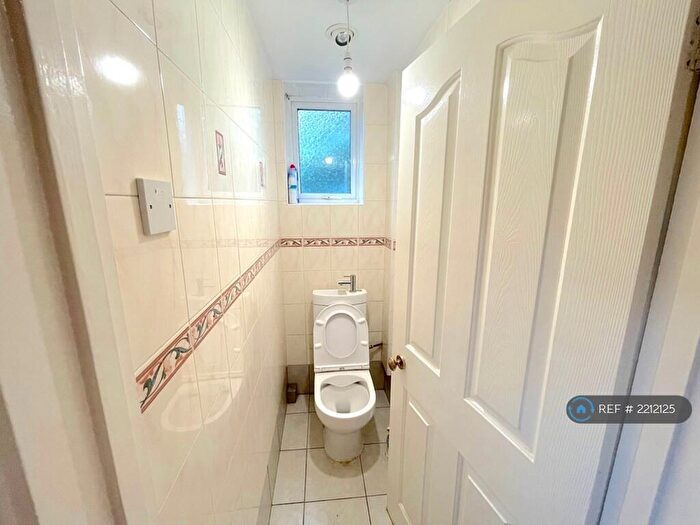 4 Bedroom Semi-Detached House To Rent In Windermere Road, Middleton, Manchester, M24