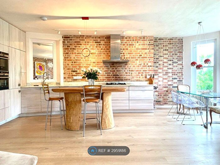 3 Bedroom Flat To Rent In Lissenden Mansions, London, NW5