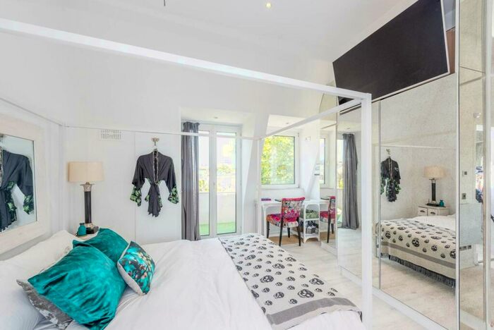 2 Bedroom Flat For Sale In Fulham Road, Chelsea, London, SW10