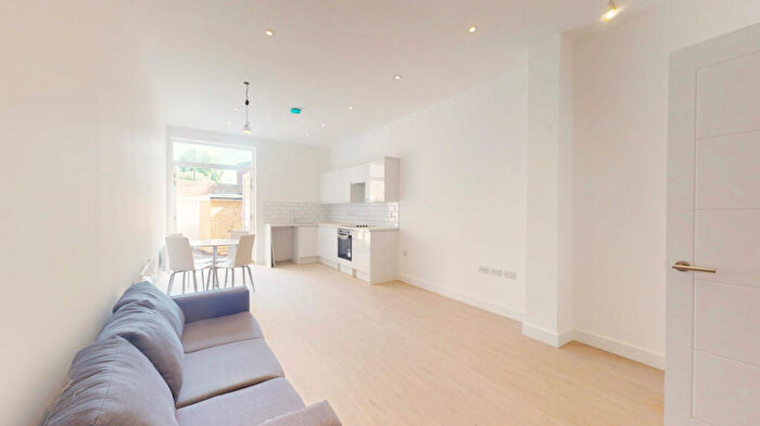 2 Bedroom Flat To Rent In Church Street, Enfield, Greater London, EN2