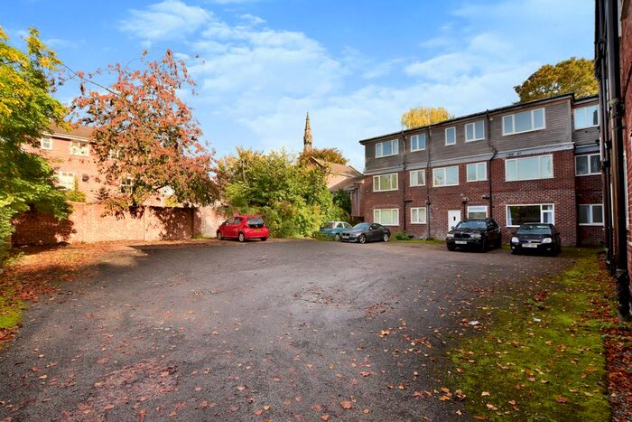 2 Bedroom Flat To Rent In Brantingham Road, Manchester, Greater Manchester, M16