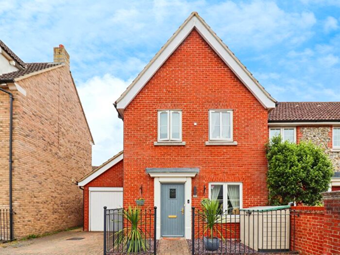 3 Bedroom Semi-Detached House For Sale In Bergamot Close, Red Lodge, Bury St. Edmunds, IP28