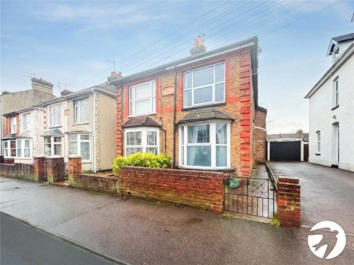 3 Bedroom Terraced House To Rent In Douglas Road, Maidstone, Kent, ME16