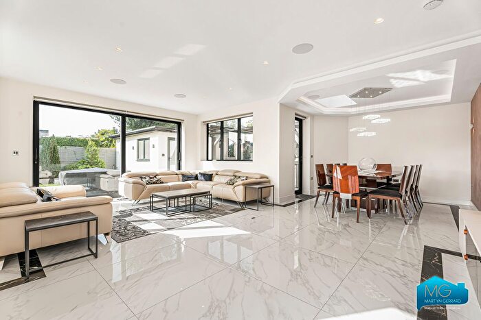 5 Bedroom Detached House To Rent In Crescent Road, Barnet, Hertfordshire, EN4