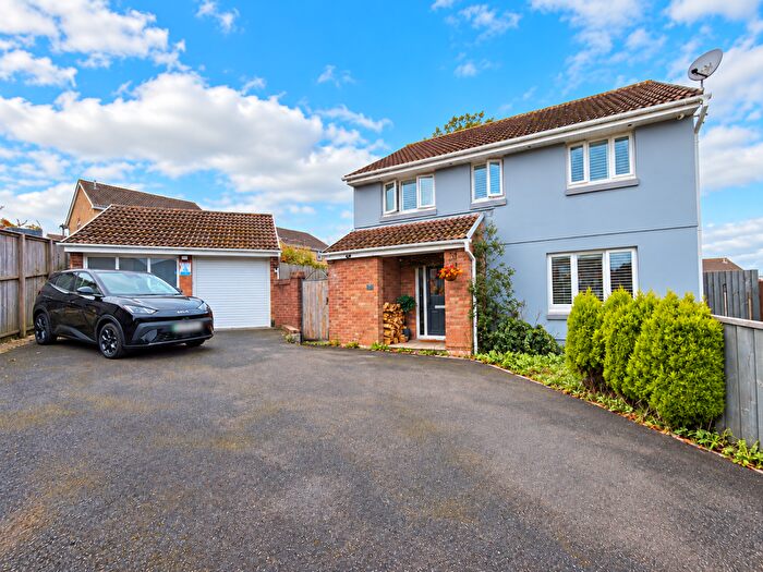 4 Bedroom Detached House For Sale In Llys Penpant, Llangyfelach, Swansea, SA6