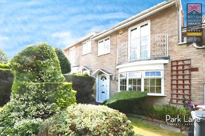 3 Bedroom Terraced House For Sale In Collins Cross, Bishop's Stortford, Hertfordshire, CM23
