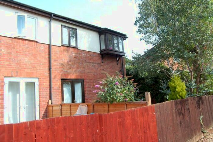 2 Bedroom Property To Rent In William Road, Long Buckby, Northants NN6