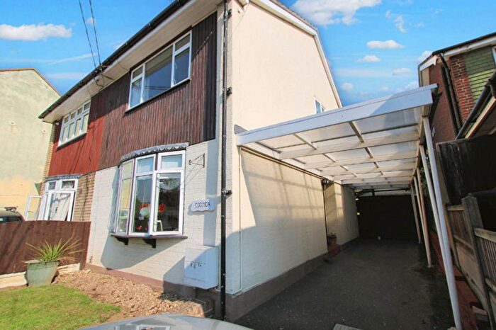 3 Bedroom Semi-Detached House For Sale In High Road, Laindon, SS15