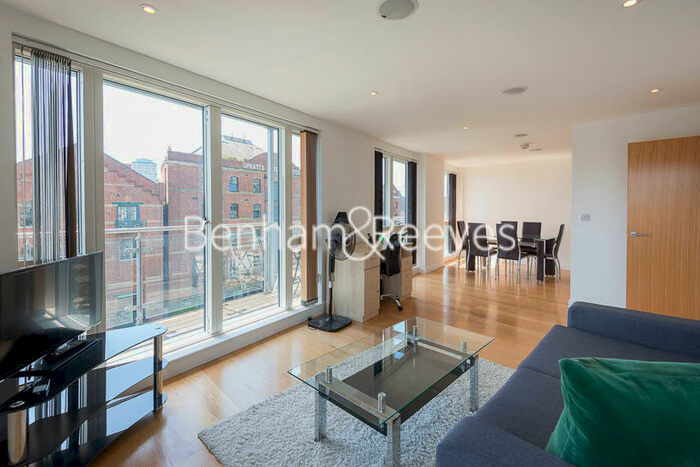 3 Bedroom Apartment To Rent In Caspian Wharf, Canary Wharf, E3
