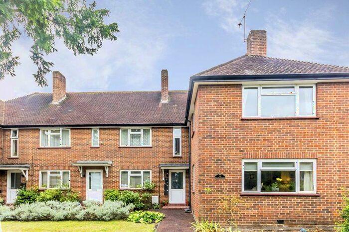 2 Bedroom Flat To Rent In The Polehamptons, Hampton, TW12