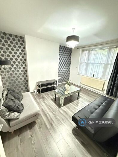 1 Bedroom Flat To Rent In Dickinson House, London, E2