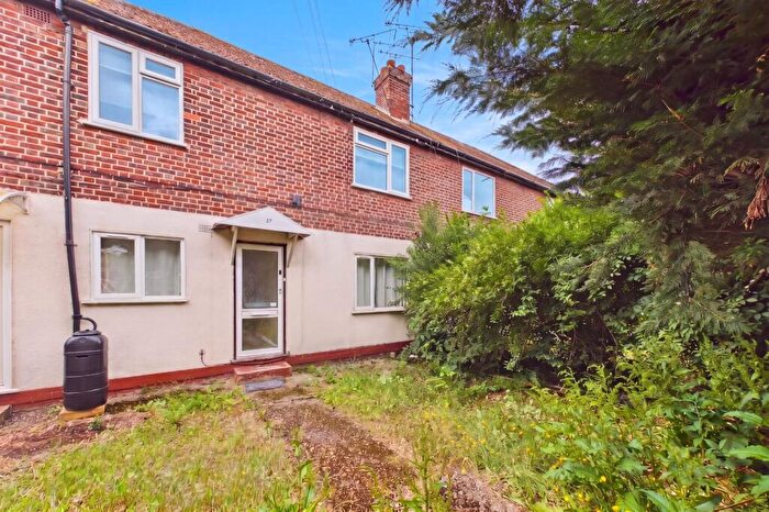 2 Bedroom Maisonette For Sale In Vale Road, Camberley, Surrey, GU15