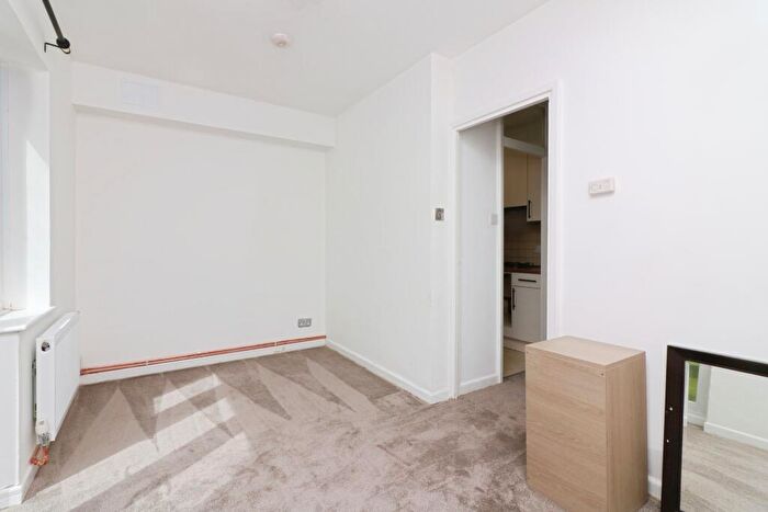 1 Bedroom Flat To Rent In Wordsworth Court, Hatfield, AL10