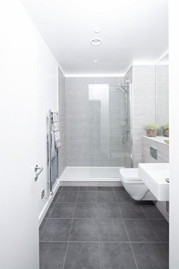 2 Bedroom Apartment To Rent In Slate Yard - Bed, M3