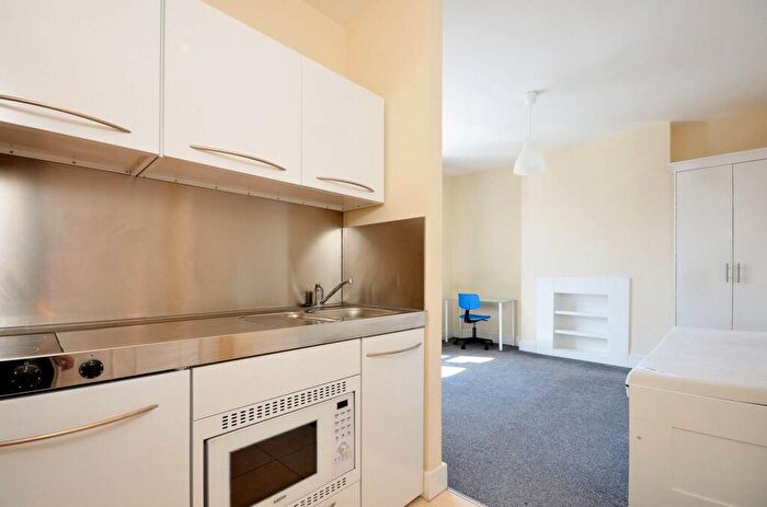 Studio To Rent In Hardman Road, Kingston, Kingston Upon Thames, KT2