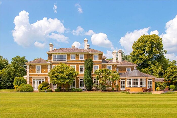 7 Bedroom Detached House To Rent In St Mary's Road, Middle Green, Slough, Berkshire, SL3