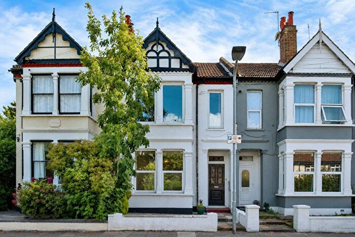 2 Bedroom Flat For Sale In Milton Avenue, Westcliff-On-Sea, SS0