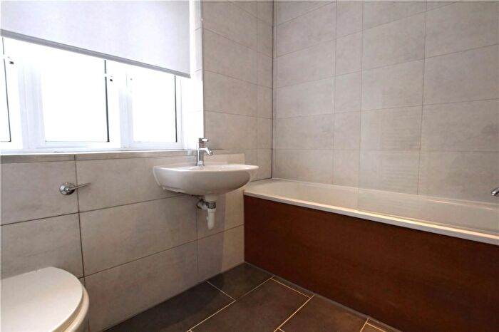 1 Bedroom Flat To Rent In Bernhard Baron House, Whitechapel, London, E1