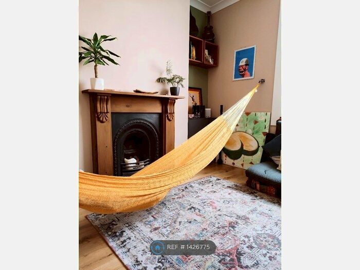 3 Bedroom Flat To Rent In Ball Ponds Road, London, N1