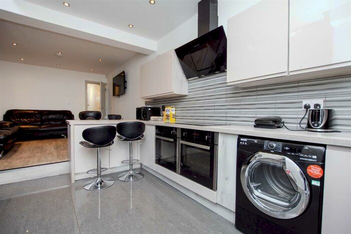 5 Bedroom House To Rent In Harborne Lane, Selly Oak, Birmingham, B29