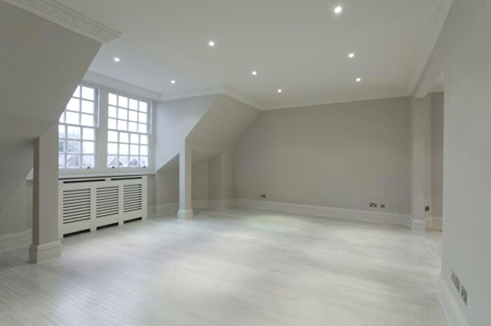 3 Bedroom Flat To Rent In Bracknell Gardens, Hampstead, NW3