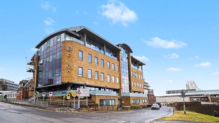 1 Bedroom Flat For Sale In Flat Circa, The Ring, Bracknell, Berkshire, RG12