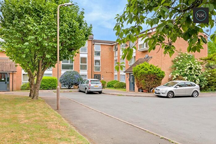 2 Bedroom Apartment To Rent In Trotwood, Chigwell, Essex, IG7