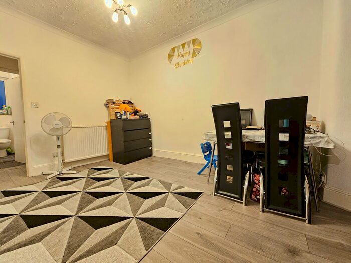 1 Bedroom Flat To Rent In The Drive, Ilford, IG1