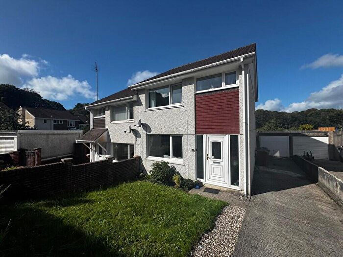 3 Bedroom Semi-Detached House For Sale In Hurst Close, Goosewell, Plymouth, PL9