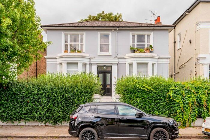 2 Bedroom Flat To Rent In Stowe Road, Shepherd's Bush, London, W12