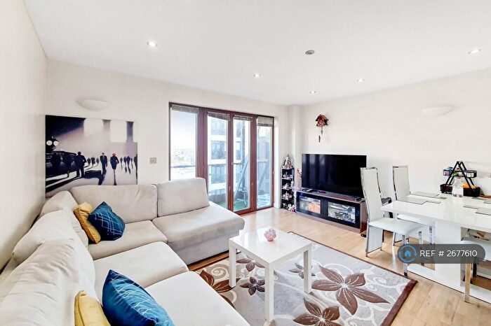 2 Bedroom Flat To Rent In Ilford Hill, Ilford, IG1