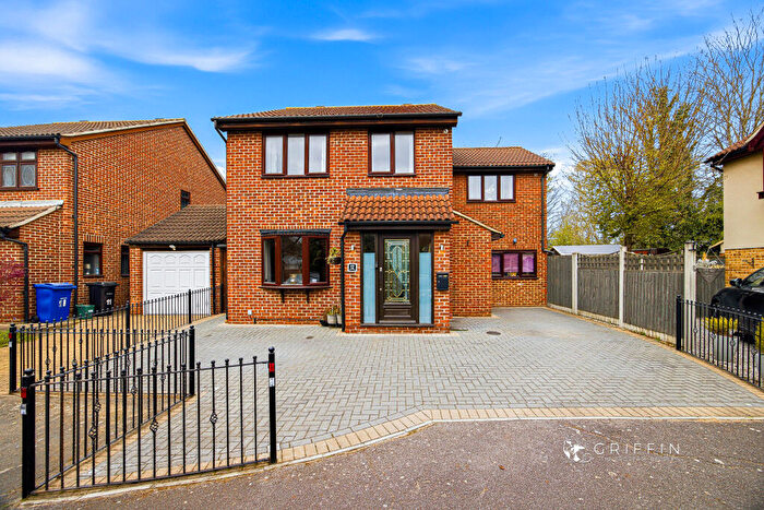 4 Bedroom Detached House For Sale In Harrap Chase, Grays, RM17