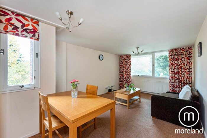 2 Bedroom Apartment To Rent In Chandos Way, Golders Green, NW11