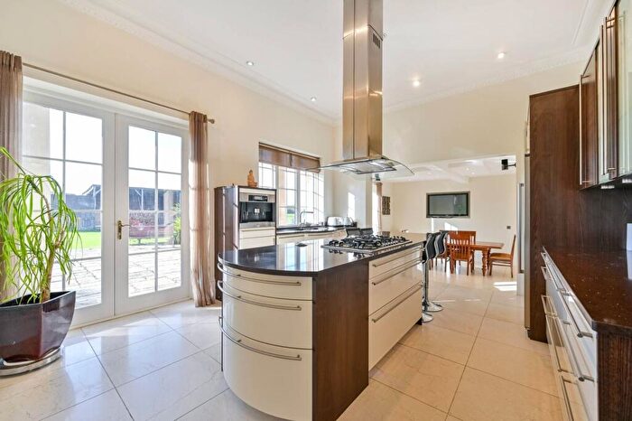 6 Bedroom Detached House To Rent In St Marys Road, South Buckinghamshire, Wexham, SL3