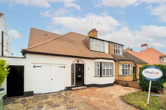 4 Bedroom Semi-Detached House To Rent In West Avenue, Pinner, Greater London, HA5