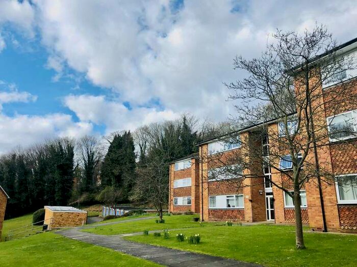 2 Bedroom Property To Rent In Hillside Road, Whyteleafe, CR3