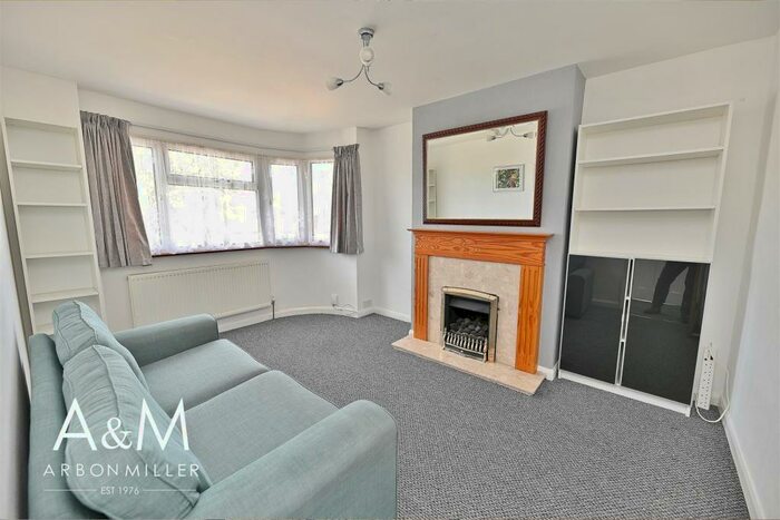 2 Bedroom Maisonette To Rent In Fullwell Avenue, Barkingside, IG6