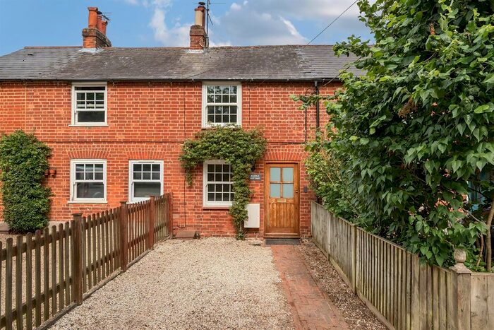 2 Bedroom Terraced House To Rent In Barracks Lane, Spencers Wood, Reading, RG7