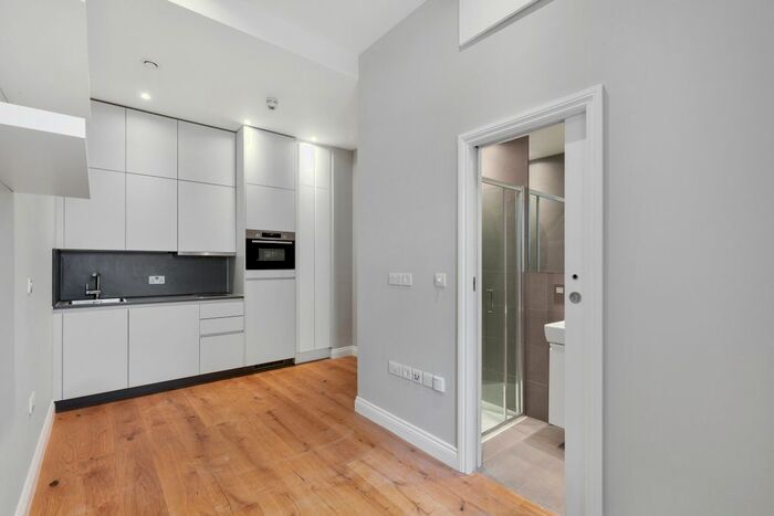 Studio To Rent In Warwick Road, London, SW5