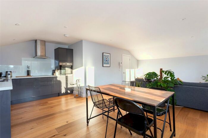 2 Bedroom Flat To Rent In Wandsworth Road, London, SW8