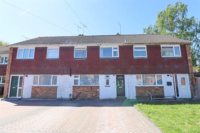 3 Bedroom Terraced House For Sale In Rydal Close, Farnborough, GU14